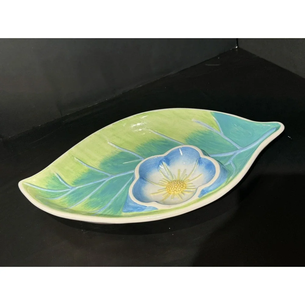 Summer Stock Chip N Dip Leaf Ceramic Bowl 2000‎ EUC